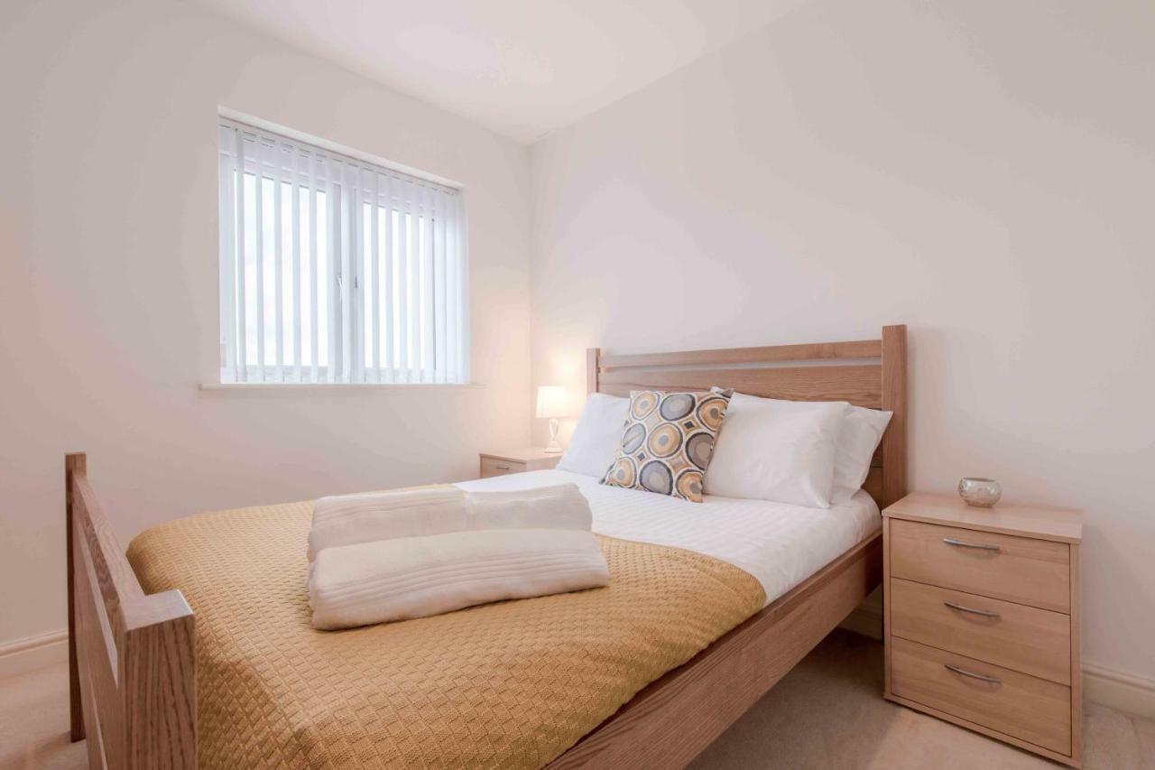 Apartamento The Penthouse @ Waterside Grange Slough Exterior foto